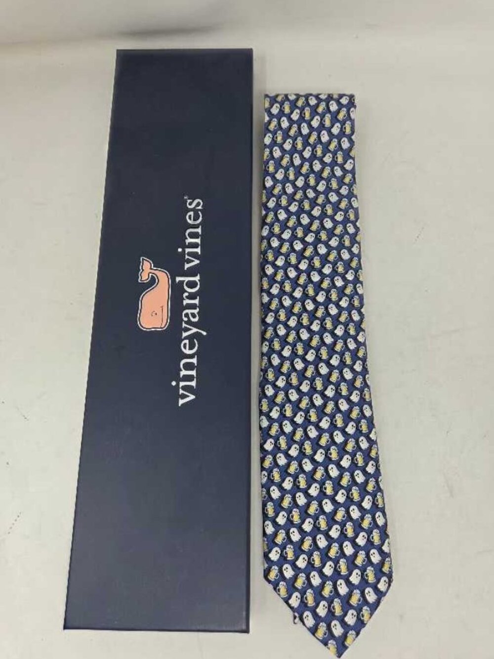 New Vineyard Vines Halloween Boos & Brews beer drinking ghosts blue tie